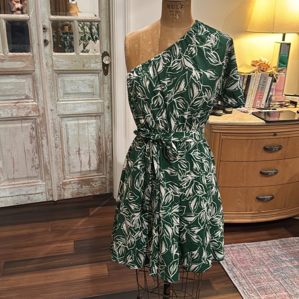 Staccato off shoulder dress size medium, NWT
